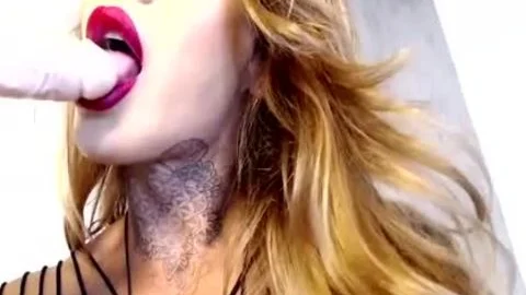 Tattooed tranny likes To Show