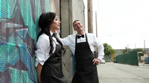 Transfixed: Shemale Waiters Share Cumshots