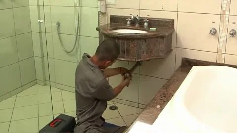 Plumber lad poked tranny