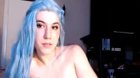 Beauty Jacks Off In Front Of The Camera