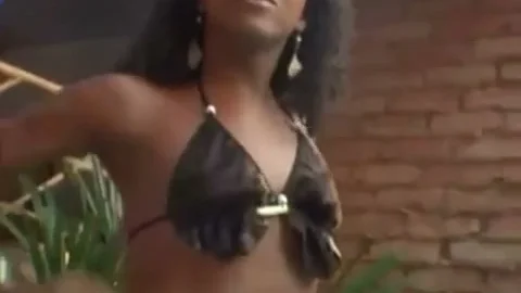 ebony tranny With tiny milk cans Solo