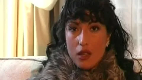 yummy Lady Has An fuckfest With A monstrous 10-Pounder shemale And A man On The sofa