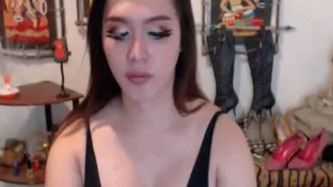 shemale likes Masturbating Her large cock On webcam