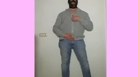 Nederlandse chap Stript En Plast En Komt Daarna Klaar. Klaarkomen In Slowmotion Na Plassen In yummy Dames underware. Nederlander Met Besneden 10-Pounder Lul