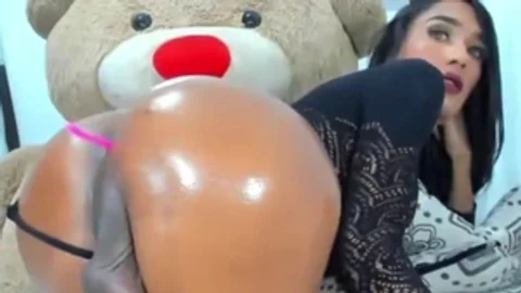 concupiscent Ts Shows Off Her wazoo