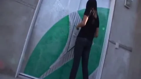 man blows His Girlfriends 10-Pounder Straight Out Of