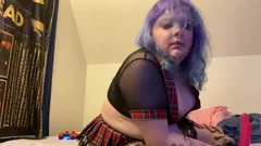 Chubby BBW takes a huge dildo