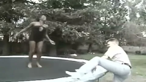 black Sthis chabmale seduces White boy